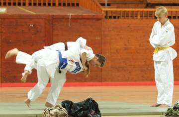 Le judo, un sport, une philosophie, un moyen de défense Le judo, un sport, une philosophie, un moyen de défense