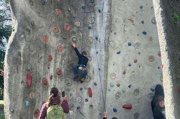 Cours de grimpe spécialement pour adolescents et adultes Cours de grimpe spécialement pour adolescents et adultes