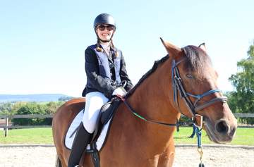 Ysaline brille au concours équestre Special Olympics à Laufen Ysaline brille au concours équestre Special Olympics à Laufen