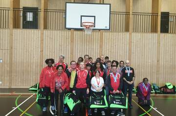 Retour de nos deux équipes du championnat Suisse de basket DI, 2018-2019. Retour de nos deux équipes du championnat Suisse de basket DI, 2018-2019.